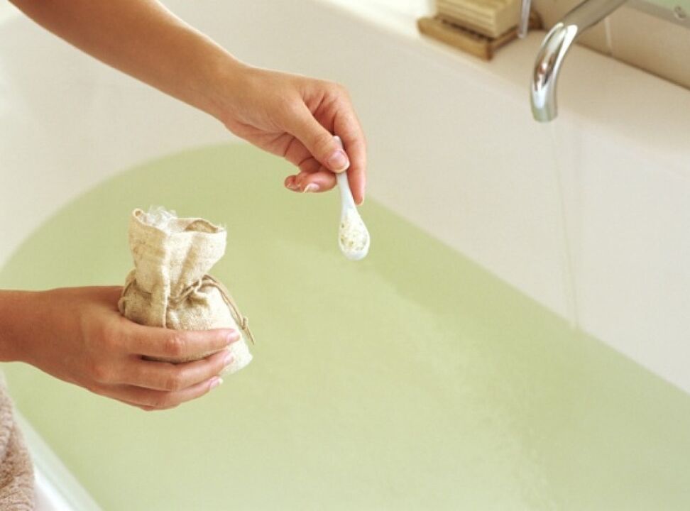 Badezimmer mit Erfrischungsgetränken, um ein Mitglied zu erhöhen